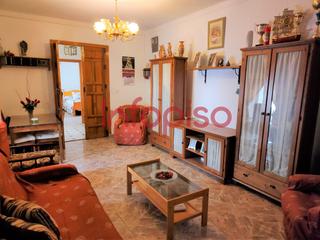 Maison à Valdepeñas. Casa en venta en convento, 7 dormitorios.