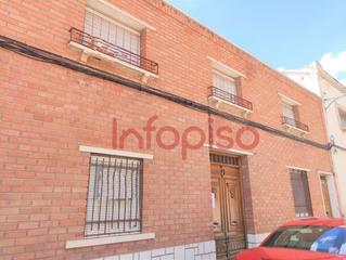 Haus in Valdepeñas. Casa en venta en paseo de la estación, 7 dormitorios.