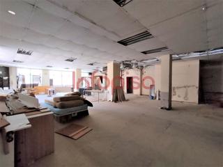 Local commercial à Valdepeñas. Local en venta en seis de junio, 1 dormitorio.