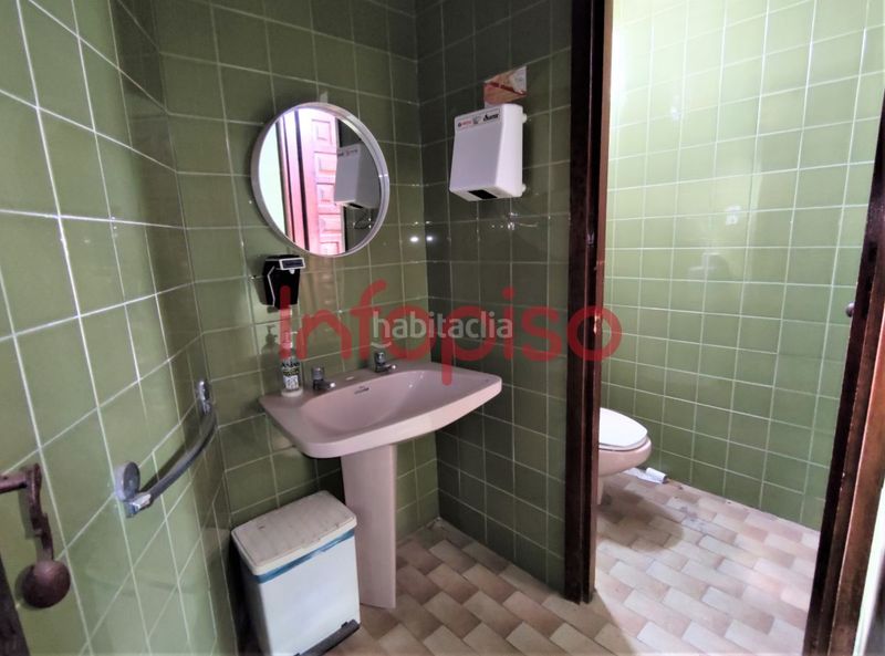 Foto 73160a53-3c54-4556-89b3-e4df57612735. Local comercial a Valdepeñas