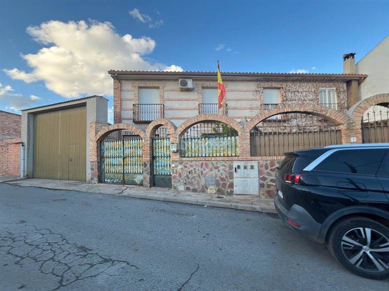 Foto 4d69d961-16f1-4d1e-8110-81033e228963. Casa amb aparcament a Alcolea de Calatrava