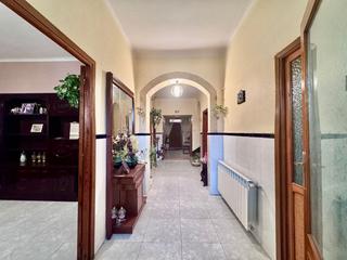 Casa en Valdepeñas. Casa en venta en barrio cachiporro, 8 dormitorios.