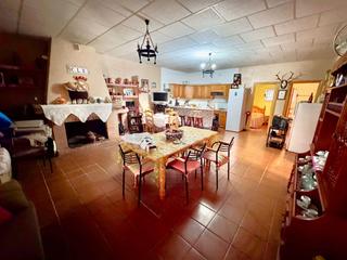 Masia a Valdepeñas. Finca rúst. en venta en carretera de cozar, 3 dormitorios.