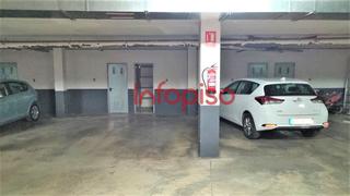 Parking voiture à Lecie 12. Garaje en venta en barrio de los llanos.
