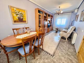 Casa adossada a Valdepeñas. Adosado en venta en barrio de los llanos, 3 dormitorios.