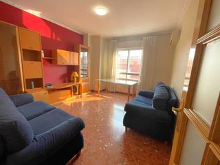 Etagenwohnung in Valdepeñas. Piso en venta en barrio de los llanos, 4 dormitorios.