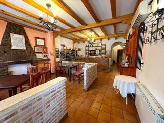 Local commercial à Valdepeñas. Bar en venta en baños del peral.