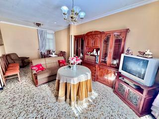Maison à Valdepeñas. Casa en venta en barrio cachiporro, 4 dormitorios.
