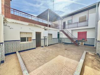 Casa a Valdepeñas. Casa en venta en virgen de la cabeza, 5 dormitorios.