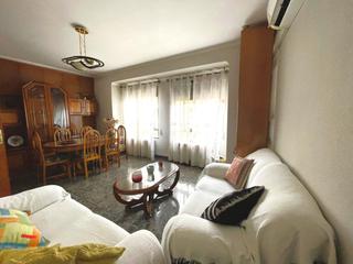 Casa en Valdepeñas. Casa en venta en barrio de los llanos, 8 dormitorios.