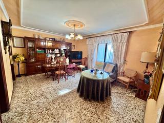 Maison à Valdepeñas. Casa en venta en barrio de los llanos, 3 dormitorios.