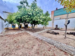 Casa en Valdepeñas. Casa en venta en virgen de fátima, 8 dormitorios.