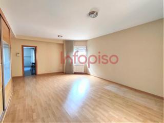 Rent Penthouse in 1º de julio 44. Atico en alquiler en 1 de julio, 3 dormitorios.