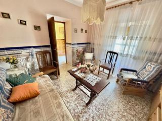 Haus in Valdepeñas. Casa en venta en barrio cachiporro, 4 dormitorios.