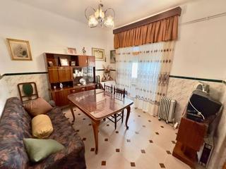 Casa en Valdepeñas. Casa en venta en barrio de los llanos, 3 dormitorios.