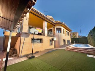 Chalet à Valdepeñas. Chalet en venta en nuevo valdepeñas, 5 dormitorios.