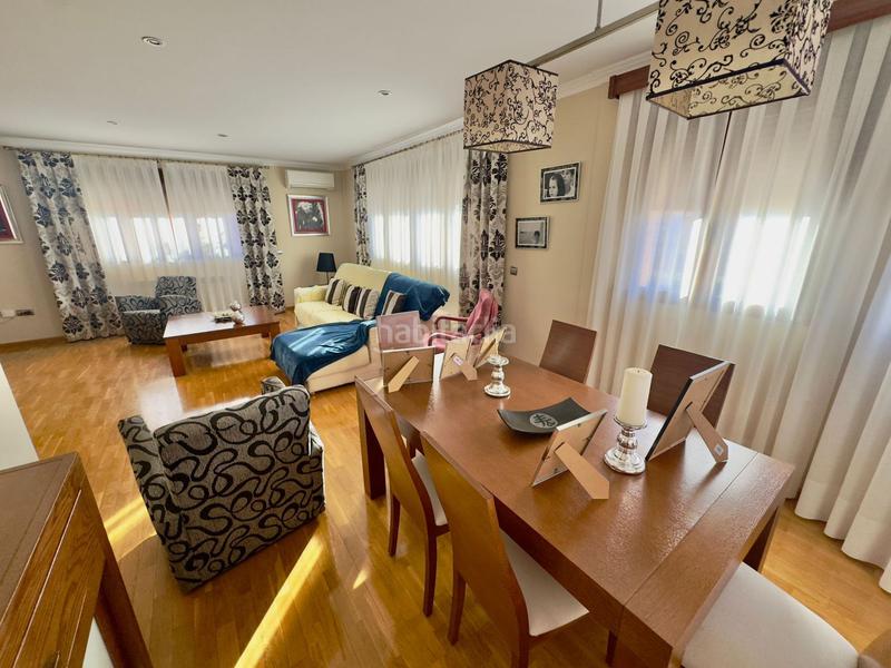 Foto 4e0e0472-8b30-4bb1-966d-6e92e276bbd5. Chalet  en venta en nuevo , 5 dormitorios. en Valdepeñas