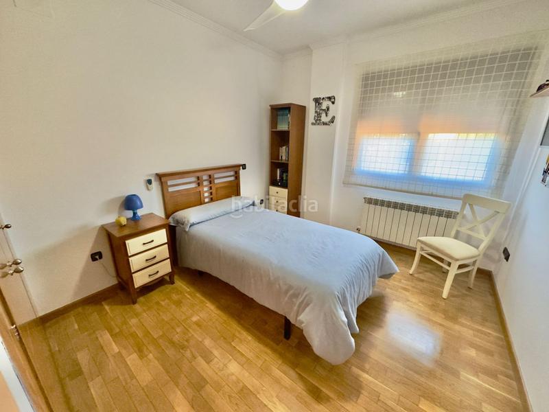 Foto a1dbb6c2-90e7-48c0-a5f6-5169f2f5e884. Chalet  en venta en nuevo , 5 dormitorios. en Valdepeñas