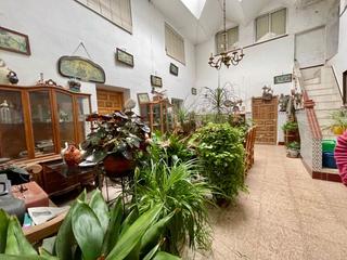 Casa en Valdepeas. Casa en venta en barrio cachiporro, 6 dormitorios.