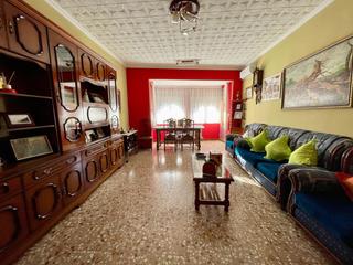 Casa a Valdepeñas. Casa en venta en centro, 4 dormitorios.