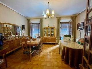 Casa en Valdepeñas. Casa en venta en centro, 4 dormitorios.