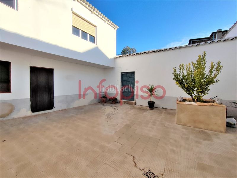 Foto a5b84508-dfcd-4ad6-a096-fabbc7176502. Casa amb calefacció aparcament a Valdepeñas
