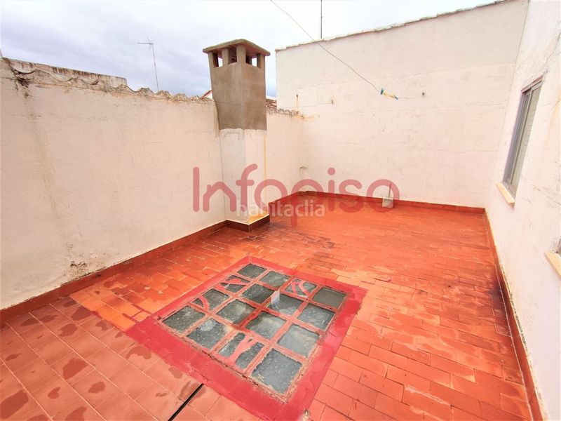 Foto d27e3f5f-cedd-4ca1-af93-bef88e7a2096. Casa amb calefacció aparcament a Valdepeñas