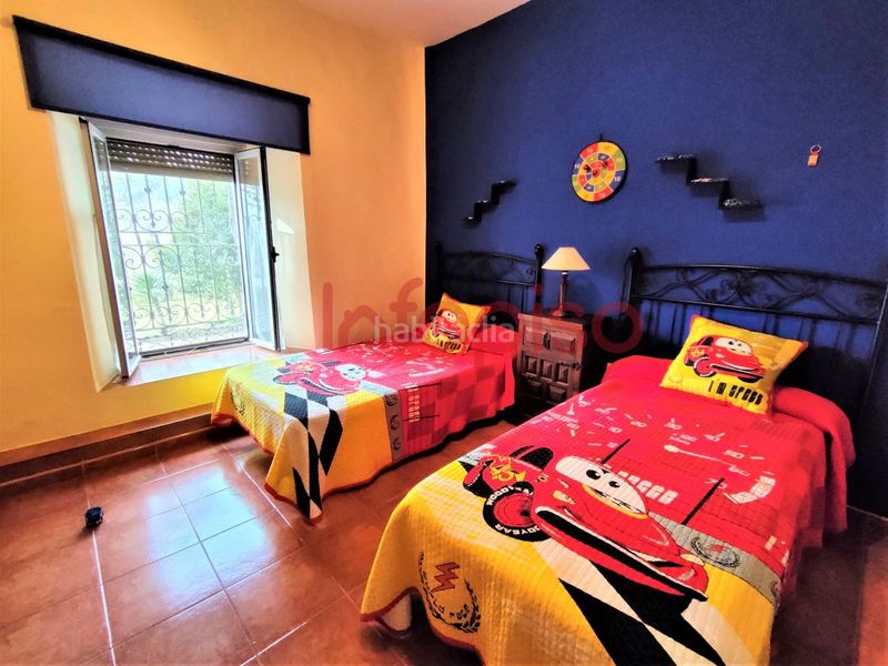 Foto f9e7cffe-b48a-4c07-8fc5-67c676d5d499. Masia a Almuradiel