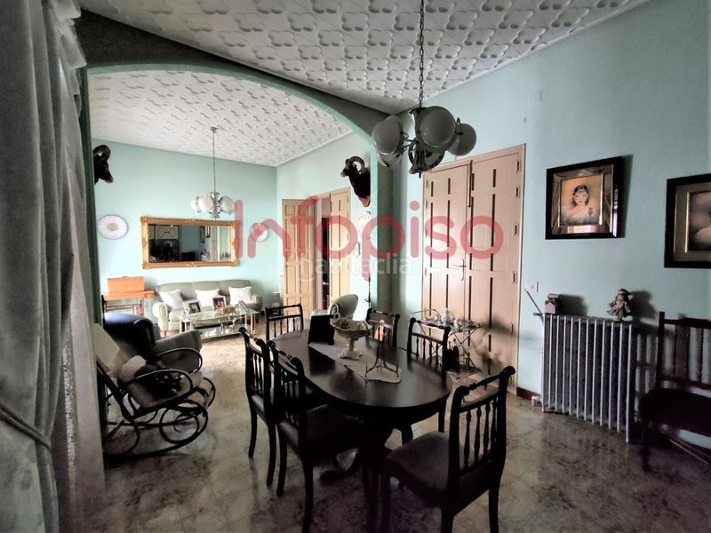 Foto 0db6db08-f5e2-4975-ba23-9c1b9ccf1800. Casa amb calefacció aparcament a Valdepeñas