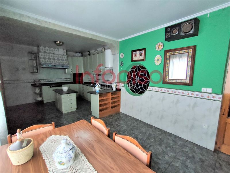 Foto 5f8a78ba-c8ff-428a-8750-a7a13cd23377. Casa amb calefacció aparcament a Valdepeñas