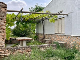 Masia a Valdepeñas. Finca rúst. en venta en carretera moral, 2 dormitorios.