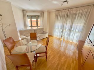 Rent Flat in Valdepeñas. Piso en alquiler en centro, 3 dormitorios.