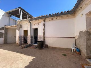 Casa in Valdepeñas. Casa en venta en convento, 2 dormitorios.