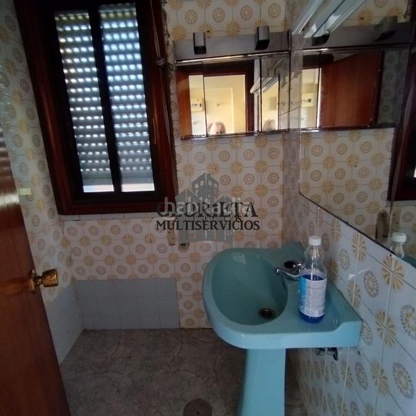 Foto 04c7feb1-2d69-4214-ac02-acc9bb5bc94e. House with heating parking in Valadares - Beade Vigo