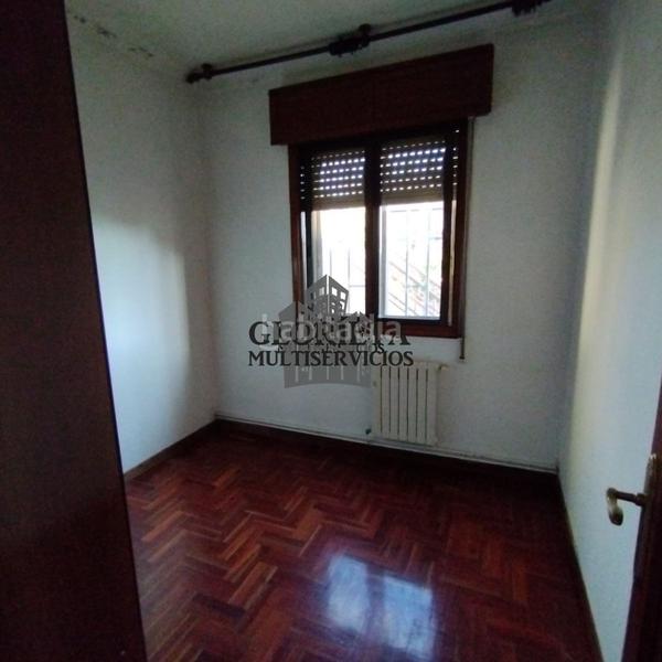 Foto 377b1340-9d0d-4e3a-b6c2-1d31348213c1. House with heating parking in Valadares - Beade Vigo