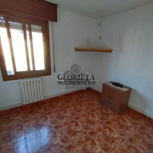 Foto acbefbb1-38ea-443a-a454-b1390aed13f5. House with heating parking in Valadares - Beade Vigo