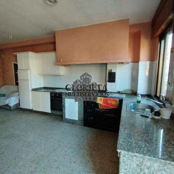 Foto ca75bc7e-ce2f-4946-9961-18ebdc0fec61. House with heating parking in Valadares - Beade Vigo