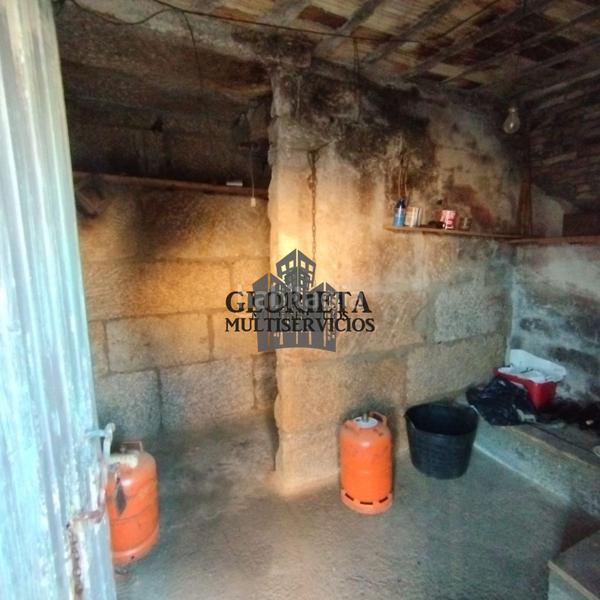 Foto cdad7989-f972-4cd1-ab99-239b17628ce4. House with heating parking in Valadares - Beade Vigo