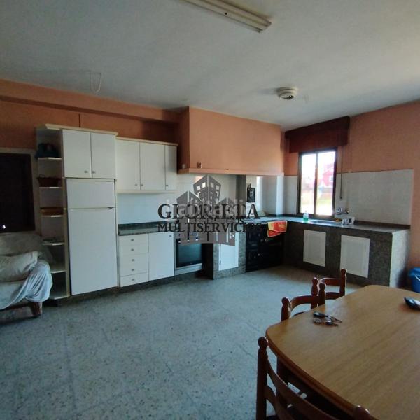 Foto eea81656-b25f-409d-9083-ac9d6a98c273. House with heating parking in Valadares - Beade Vigo