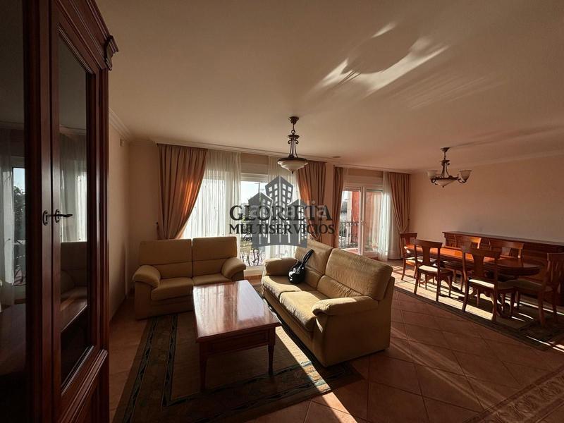 Foto cd319ce2-faf4-4621-8909-9e4c6c8ca7f5. Chalet increible chalet adosado en Sanxenxo pueblo Sanxenxo