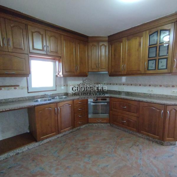 Foto 6c2aa8b8-707f-43f2-83cc-164c102fced0. Rent flat with heating parking in Fátima Vigo