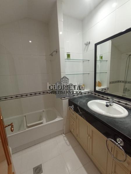 Foto fe152ca5-fe9b-401c-945f-edae2f35680a. Maison jumelée avec chauffage parking dans Baiona