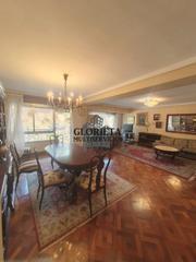 Flat in Camelias - Pi y Margall. Fabuloso piso señorial en zona centro!