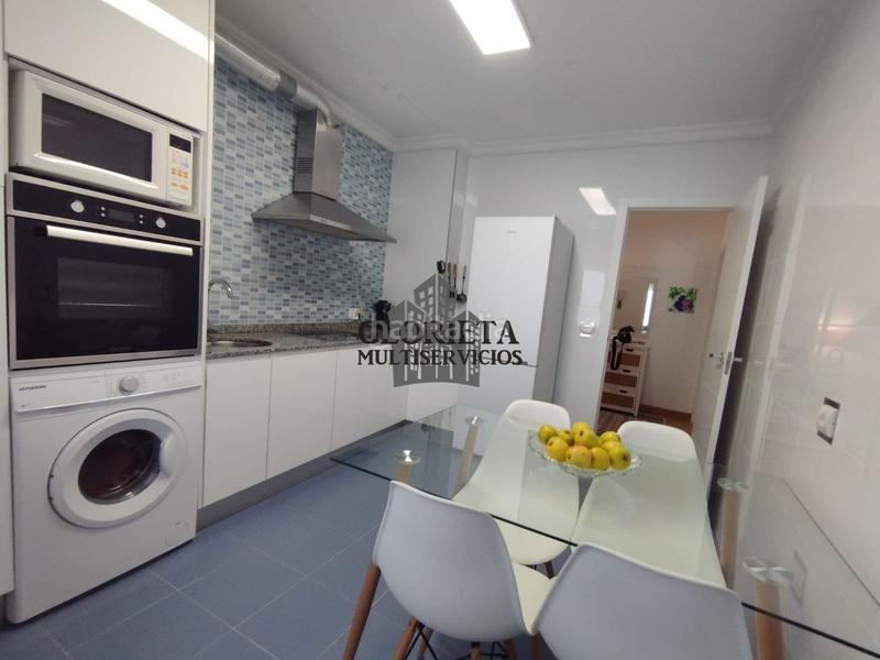 Foto e2a0d374-ff26-4b7d-84a7-7a4acde828c9. Piso  en venta en raxo en Poio