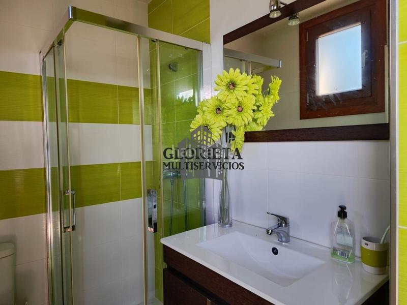 Foto 28a04a4e-7717-4dcc-b5bb-246142e2c052. Maison avec chauffage parking dans Bueu