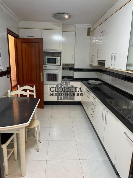 Foto a1fecae2-28a1-4324-8c72-61e232de18e0. Flat with parking in Plaza España - Corte Inglés Vigo