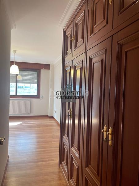 Foto c624de2e-f430-4e7e-a3bf-2276a2a1e3c2. Flat with parking in Plaza España - Corte Inglés Vigo