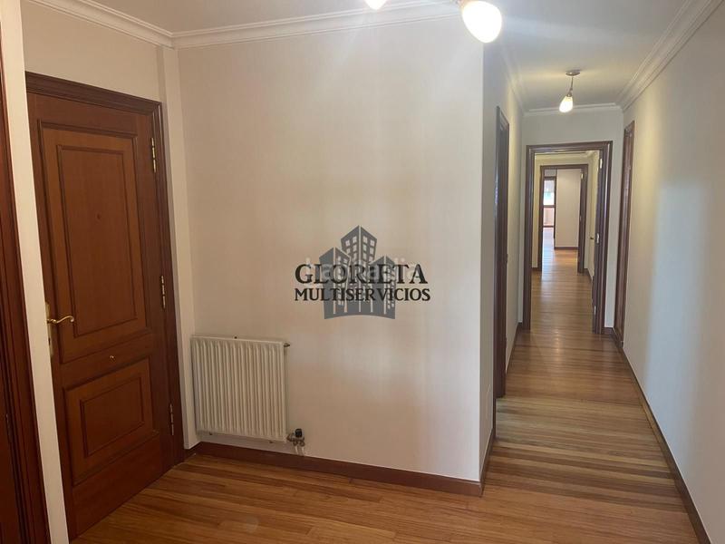 Foto ce4edbfc-096d-485b-a554-90d7de22590e. Flat with parking in Plaza España - Corte Inglés Vigo