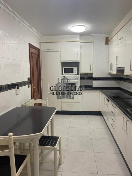 Foto f014f1a7-9596-406d-a9e5-5a0a92ade3e1. Flat with parking in Plaza España - Corte Inglés Vigo