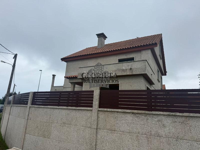 Foto a4a9cc5d-0b58-49e8-b1f6-8d02c41cea43. Chalet avec parking dans Teis Vigo